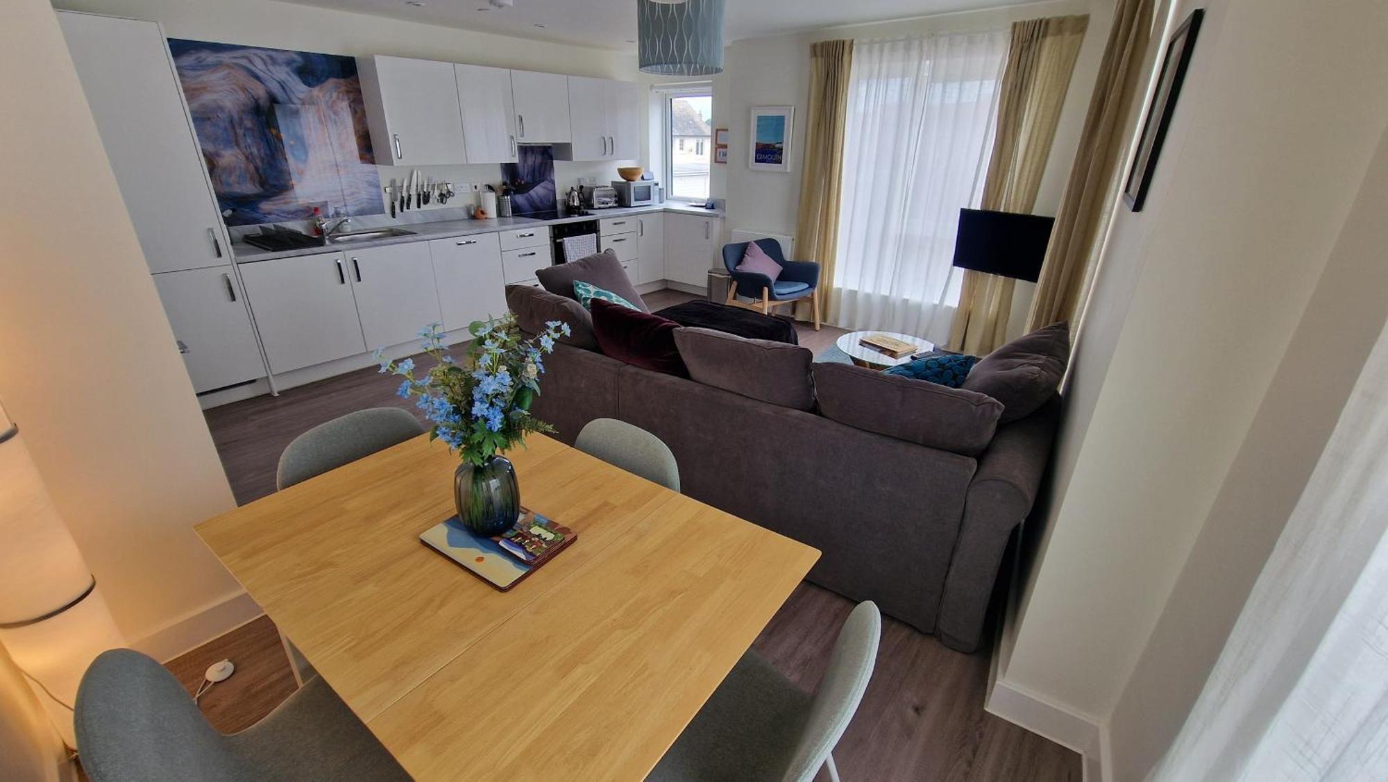 Number 10 Stunning Apartment, Fantastic Location! Apartment