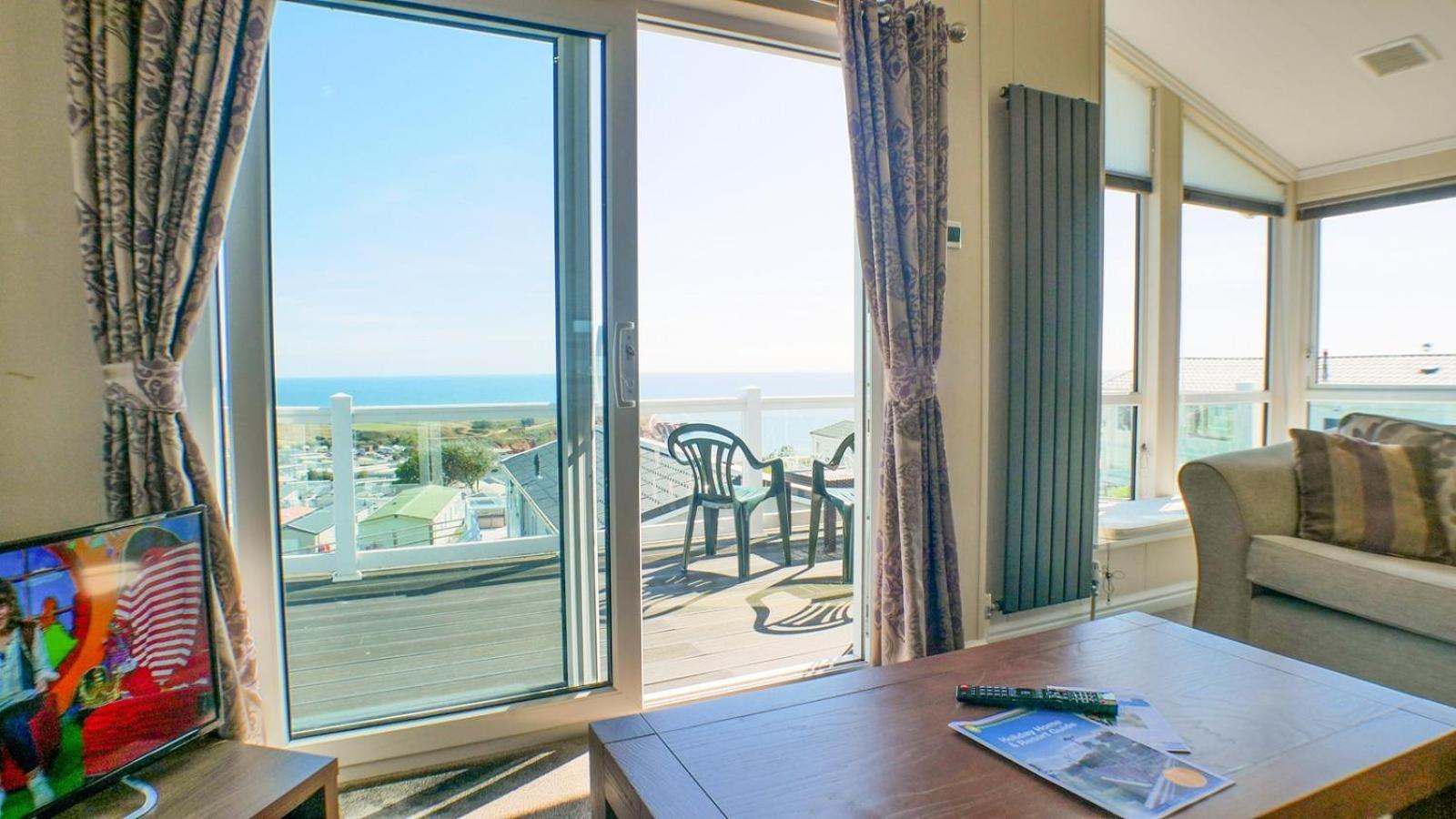 3 Bed 2 Bathroom Super Lodge! Sea Views! *