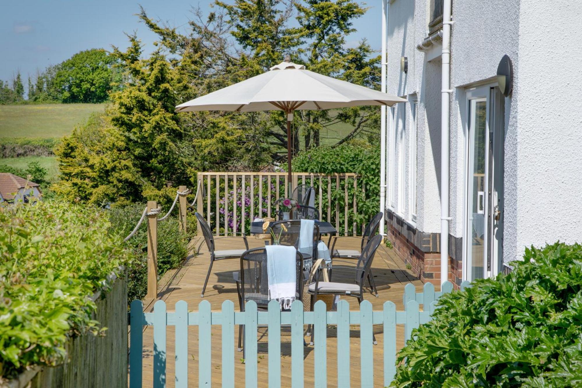 Holiday home Lark Rise *